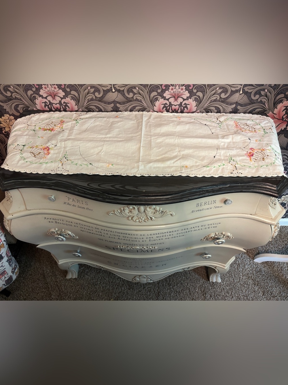 Vintage Embroidered Linen Table Runner - Cream with Pastel Floral Details